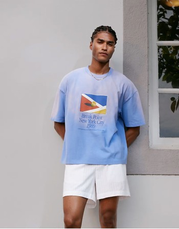 heayweight boxy oversized  t-shirt with chest print in washed blue