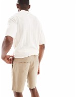 Training essentials woven shorts in chalky brown