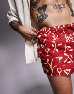 Comfortable swim shorts in mid length in blue