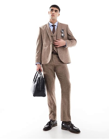 navy coloured suit in skinny fit
